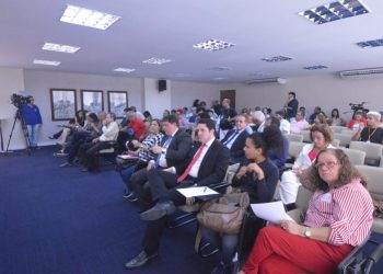 Servidores do RN apresentam propostas para governo pagar salários atrasados