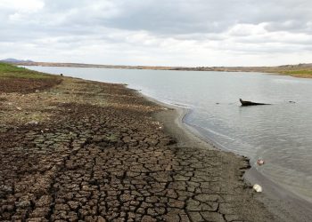 Chuvas alteram cor da água em cidades atendidas pela adutora Médio Oeste