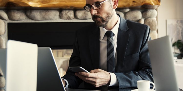 Adeus aos currículos: empresas usam robôs e games em seleção de vagas de emprego