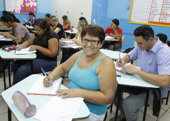 Cinco escolas estaduais oferecem vagas em cursos técnicos para alunos da EJA na Grande Natal