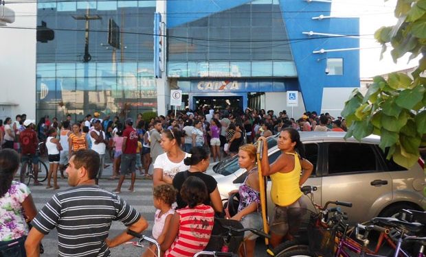 Serviço deficitário de agências bancárias traz transtornos à população de Parnamirim
