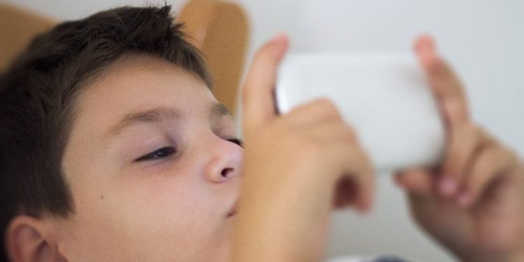 Escola de Natal estabelece intervalo sem celular para promover vínculos afetivos