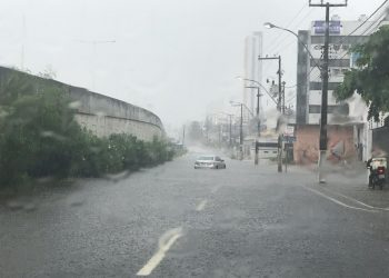 Chuvas trazem alagamentos a vários pontos de Natal