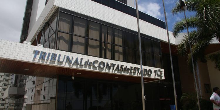 TCE aponta excesso de contratos temporários em 120 prefeituras do RN