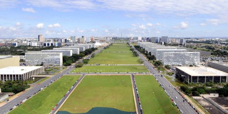 Em nova medida, Governo Federal extingue mais de 13 mil cargos efetivos