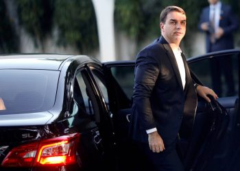 Justiça autoriza quebra de sigilo de Flávio Bolsonaro e Queiroz