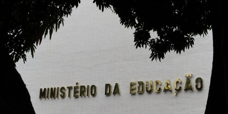 MEC diz que professores, alunos e pais não podem divulgar protestos; confira nota na íntegra