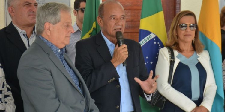 Prefeito inaugura Telecentro para promover inclusão do idoso