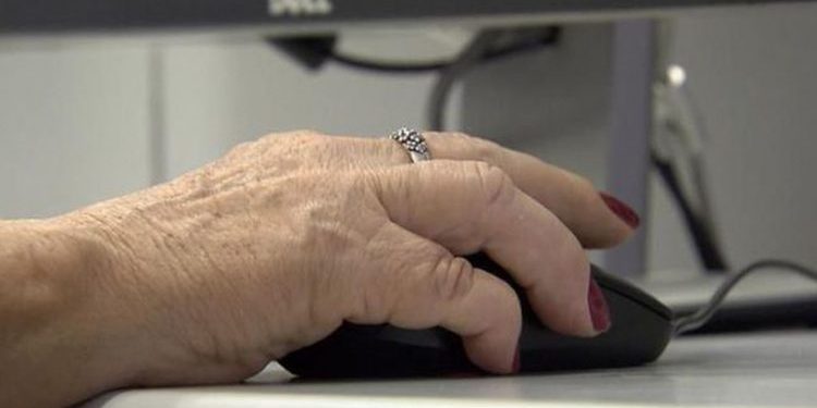 Jogos criados por alunos da UFF ajudam idosos a exercitar a mente