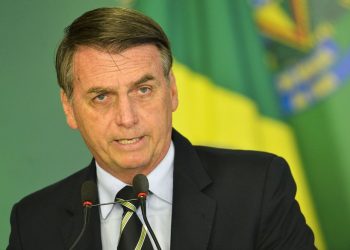 Bolsonaro questiona STF ‘legislando’ e cobra ministro evangélico na corte