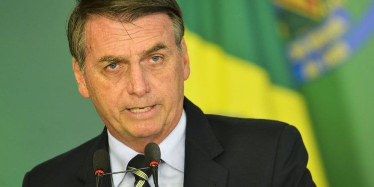 Bolsonaro questiona STF ‘legislando’ e cobra ministro evangélico na corte