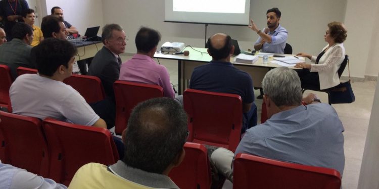 Conselheiros deixam reunião e discussão sobre aumento da tarifa de ônibus em Natal é suspensa
