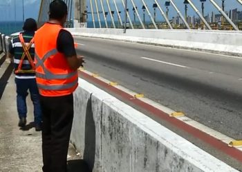 Voluntários se revezam na Ponte Newton Navarro, em Natal, para evitar suicídios