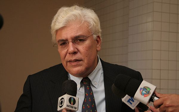 Fernando Freire deixa a prisão e passa a cumprir pena em casa