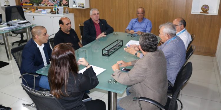 Prefeito assina contrato para realização do concurso da Guarda Municipal