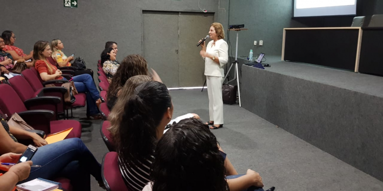 Gestores de escolas municipais discutem alimentação escolar