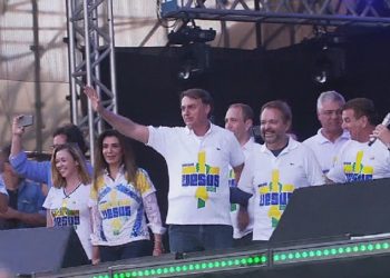 Bolsonaro é o primeiro presidente a participar da Marcha para Jesus