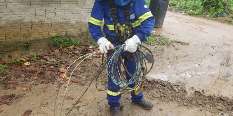 Cosern desativa 26 ‘gatos’ de energia elétrica em Parnamirim