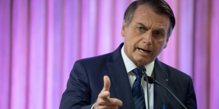 Bolsonaro critica STF por criminalizar a homofobia