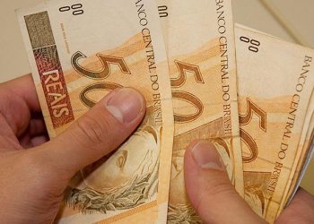 Brasileiros retiram R$ 718,7 milhões da poupança em maio