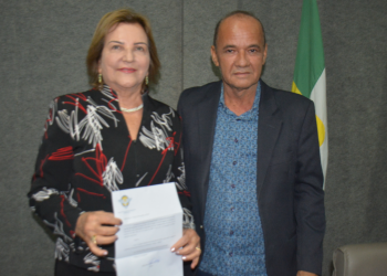 Prefeito de Parnamirim dá posse à nova secretária de Educação