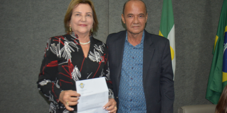 Prefeito de Parnamirim dá posse à nova secretária de Educação