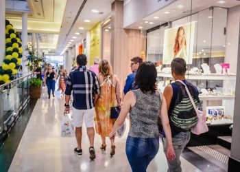Liberação de trabalho aos domingos e feriados impacta principalmente o comércio; veja o que muda para trabalhadores
