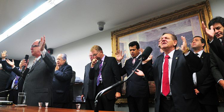 Governo flexibiliza prestação de contas de igrejas