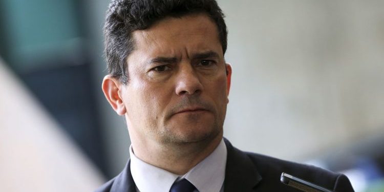 Maioria reprova conduta de Moro, mas vê como justa prisão de Lula, diz Datafolha