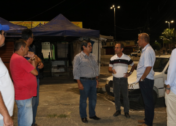 Prefeito visita nova iluminação no Mercado Público de Santos Reis