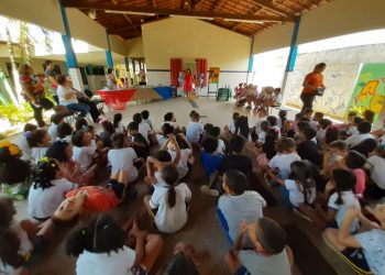 Escola Homero Dantas recebe doação do projeto Semear Livros