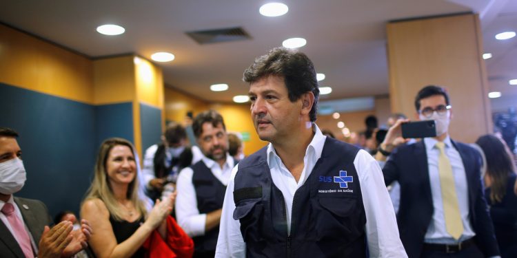 Demissão de ministro é remédio amargo em dias de Brasil em crise