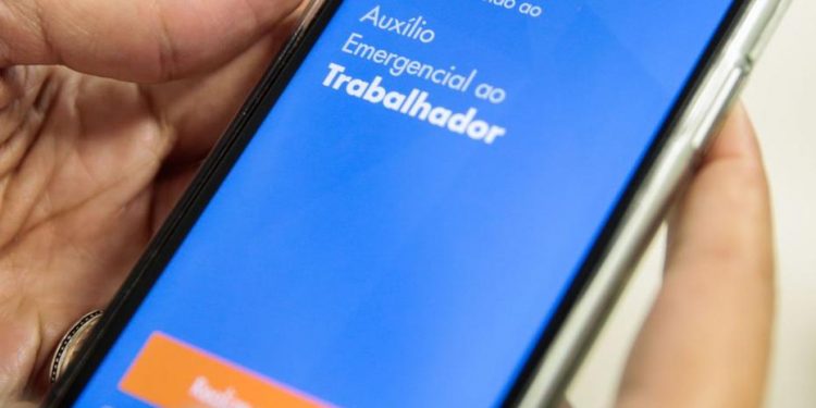 Auxílio emergencial deve ser estendido em mais duas parcelas de R$ 300