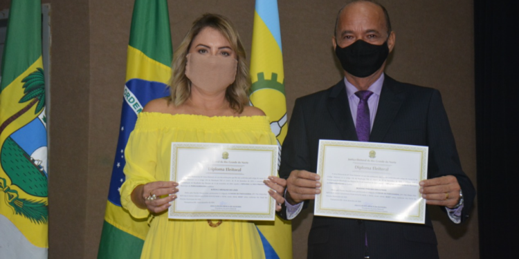 Prefeito e vereadores eleitos são diplomados pelo TRE-RN