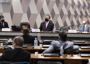 CPI da Covid quer ouvir ao menos 24 atuais e ex-nomes do governo