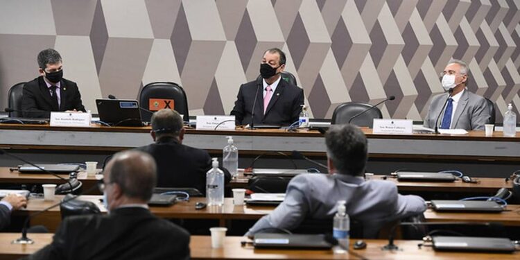CPI da Covid quer ouvir ao menos 24 atuais e ex-nomes do governo