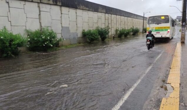 Chuvas das últimas 12 horas causam transtornos em Natal