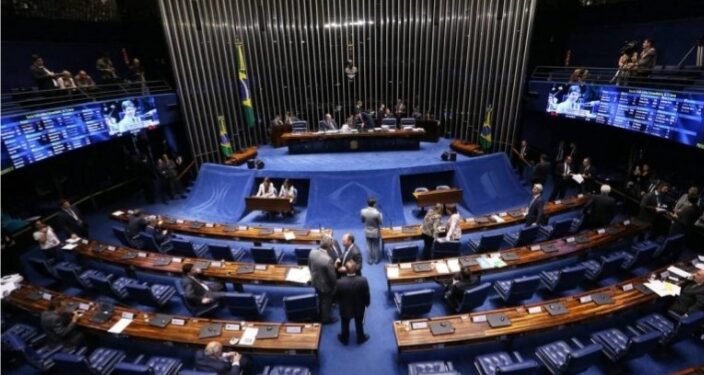 Congresso se articula para dobrar valor do fundo eleitoral, após veto de Bolsonaro