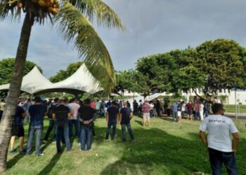 Militares realizam ato público nesta quarta em frente à governadoria