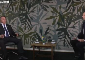 Bolsonaro chama Lula de oportunista e diz que opositor foi financiado pelo narcotráfico em entrevista à TV italiana