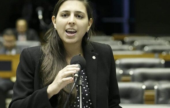 Marido e Mulher Projeto de Natália libera uso de outros termos em casamentos