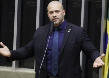 Censurado: Moraes proíbe Daniel Silveira de conceder entrevista sob risco de voltar à prisão