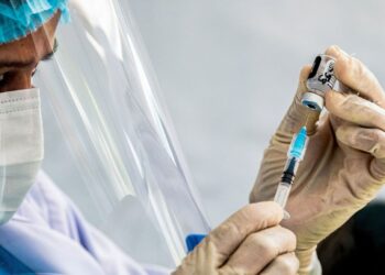 ÔMICRON: Queda rápida nos casos de covid na África do Sul renova esperança por fim de onda