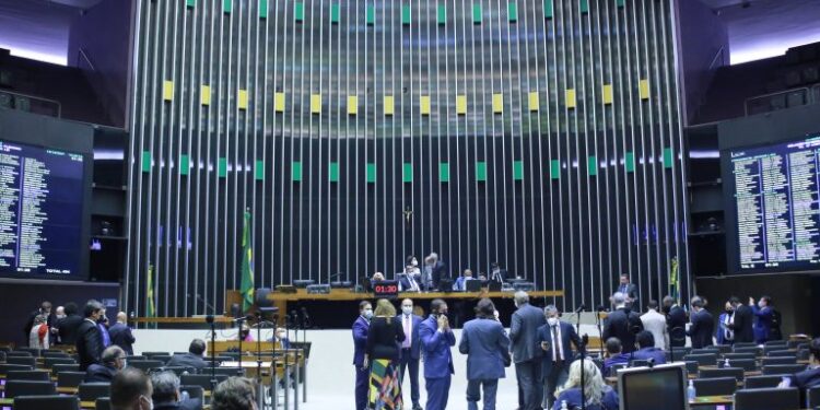 Câmara aprova urgência para votar legalização de jogo do bicho e cassino