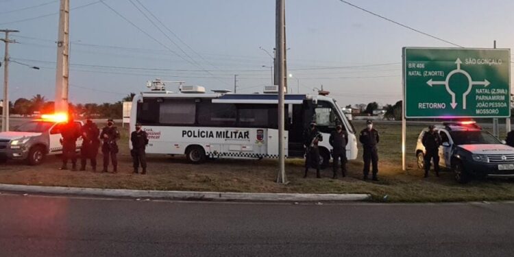 PM instala posto policial móvel na rotatória que dá acesso ao Aeroporto em São Gonçalo do Amarante