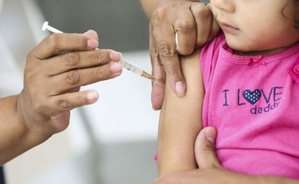 Queiroga prevê vacinação infantil ainda em Janeiro