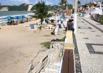 Em plena alta temporada,Orla de Natal acumula problemas de infraestrutura já precária