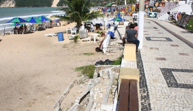 Em plena alta temporada,Orla de Natal acumula problemas de infraestrutura já precária