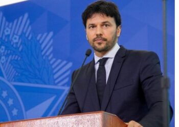 Ministro diz que Fátima omite que governo federal pagou folha em atraso