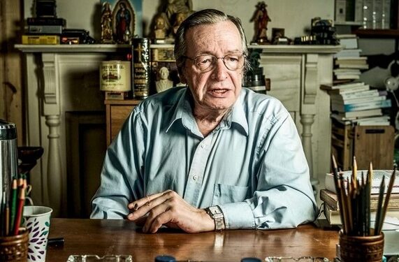 Quem foi Olavo de Carvalho, ícone entre os conservadores, que chegou a ser tratado como “guru de Bolsonaro”